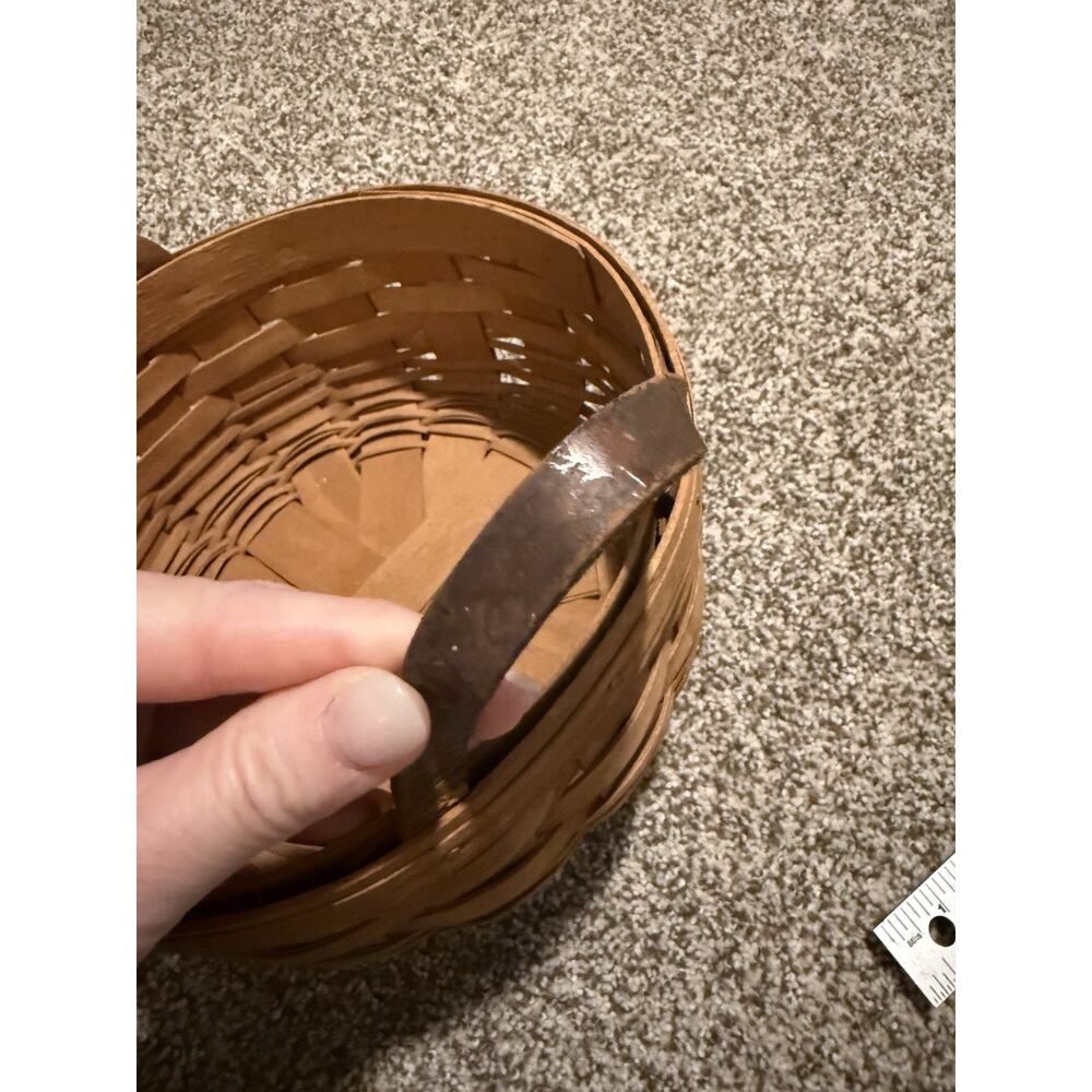 10" Round Longaberger Darning Basket With Leather Handles - 1989 - Picture 3 of 7